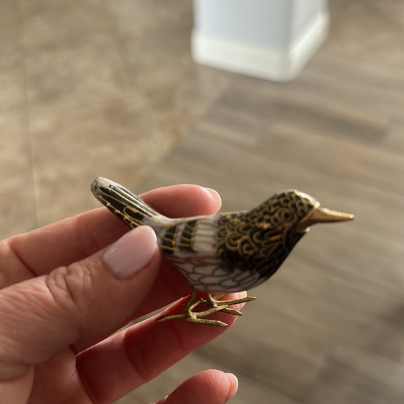 Gold Small metal bird with beautiful accents - Picture 4 of 7
